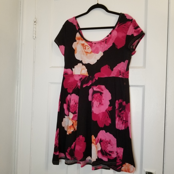 Magazine Dresses & Skirts - Floral mini Dress/ babydoll L/XL